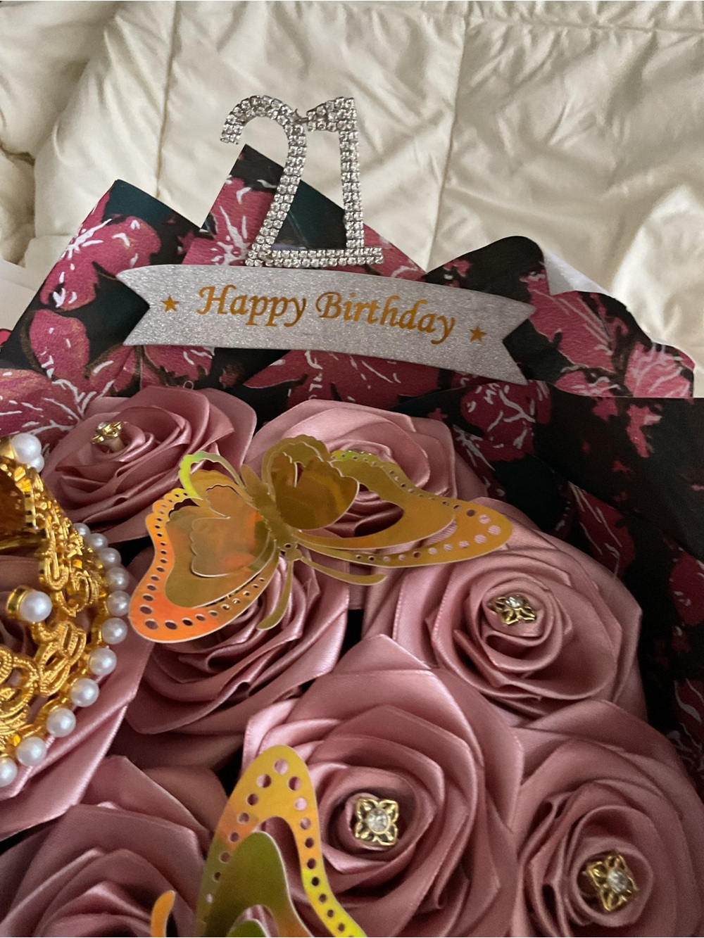 21 Happy Birthday Rose Bouquet/ Rosas Eternas with hello kitty covering - Picture 4 of 9